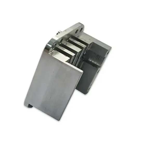CNC-gefr&auml;ste CNC-Fr&auml;smaschine aus hochwertigem Aluminium f&uuml;r Baguette-Otomotif und Federung