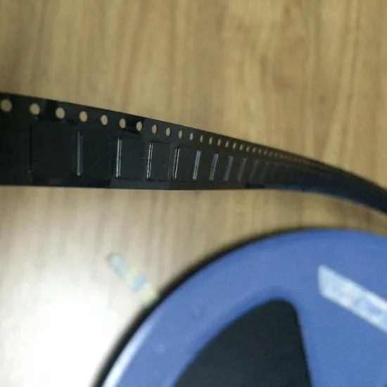 F&uuml;r Leiterplatten-Steckverbinder, 0,3 x 6 x 8 mm, Pad, SMD-Tab, nur wenige Zentimeter von der R&uuml;ckseite entfernt