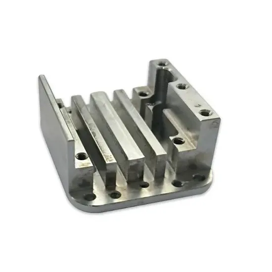 Layanan Pengecoran Bagian Mesin Alat CNC pour Pemesinan Pusat Paduan Aluminium pour Bagian Otomotif et Penerbangan